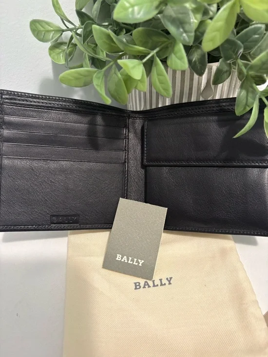 Bally Black Leather Bi-Fold Wallet Like New - Picture 3 of 4
